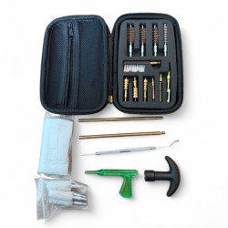 Ensemble des brosses et accessoires permettant l’entretien du canon sur différents calibres.